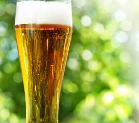 25.6.: Humoristische Lesung im Biergarten!