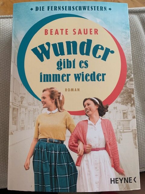 Wunder gibt es immer wieder: Roman Der Auftakt der großen neuen Saga! (Die Fernsehschwestern, Band 1) – Beate Sauer